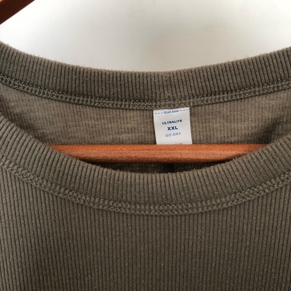 Old navy UltraLite Open-Back Rib-Knit T-Shirt - Picture 4 of 5